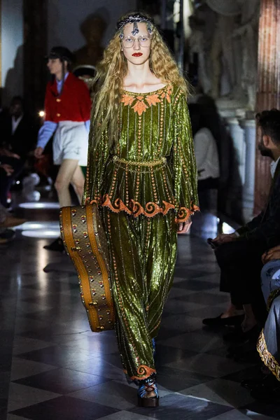 Look 69